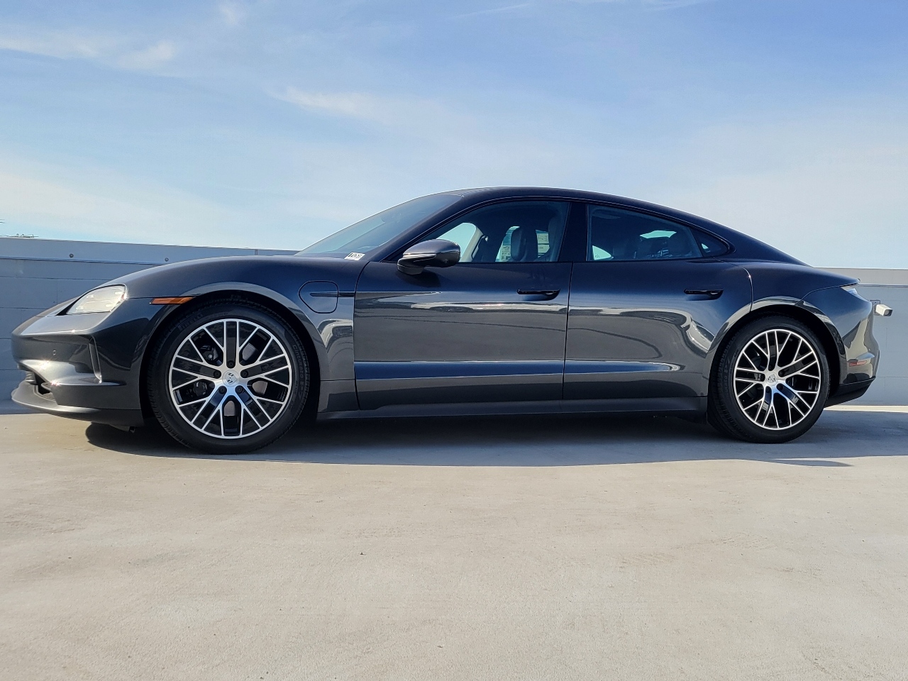 2025 Porsche Taycan 4S photo 2
