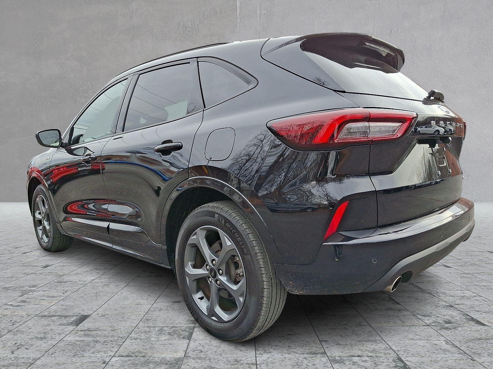 2023 Ford Escape ST-Line photo 4