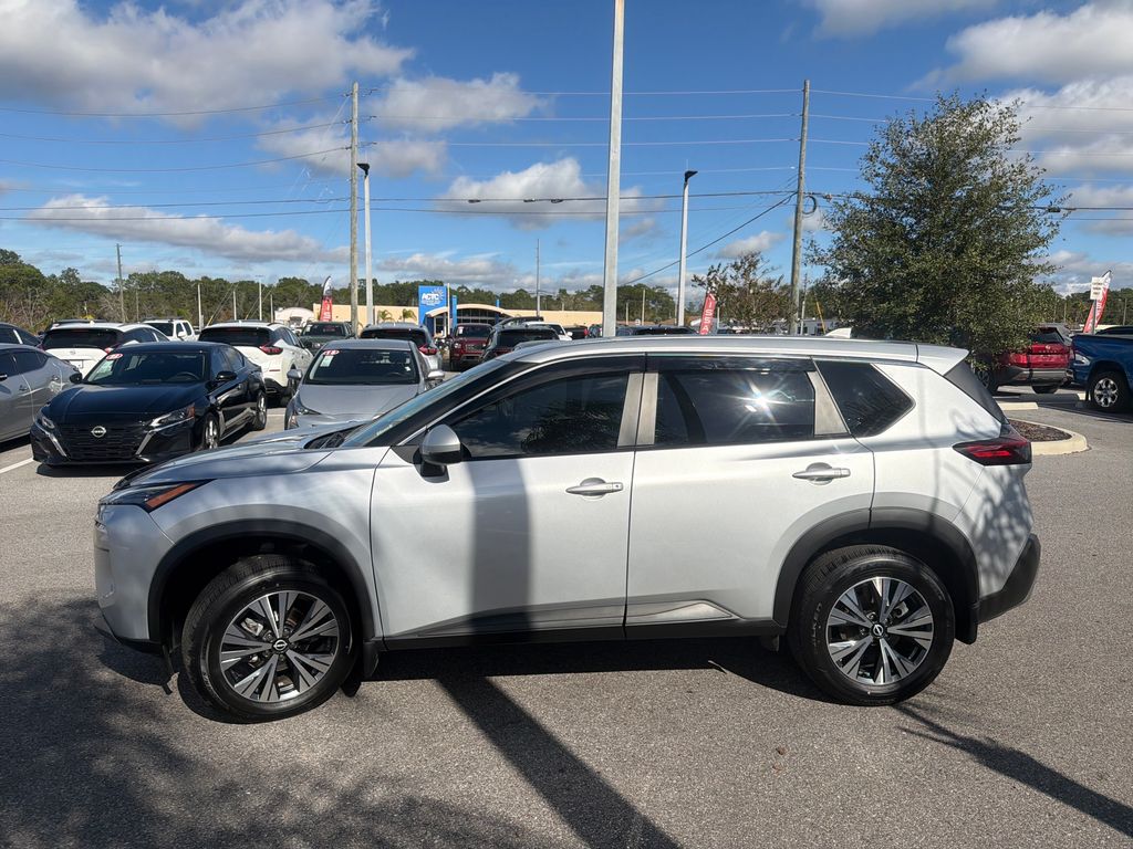 2022 Nissan Rogue SV photo 3