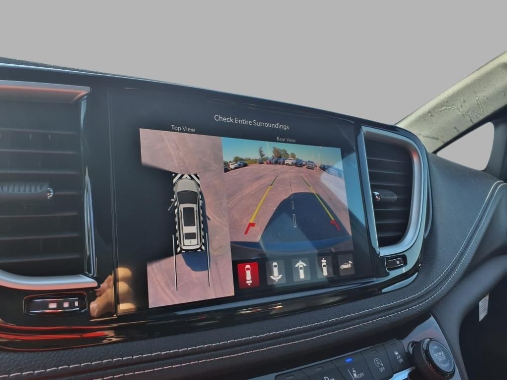 2025 Chrysler Pacifica photo 6