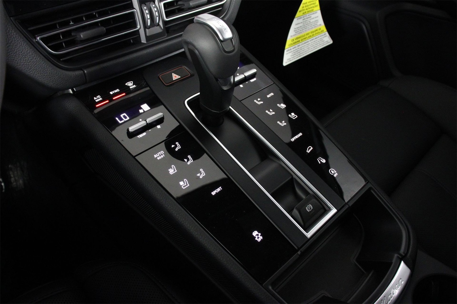2026 Porsche Macan T photo 14