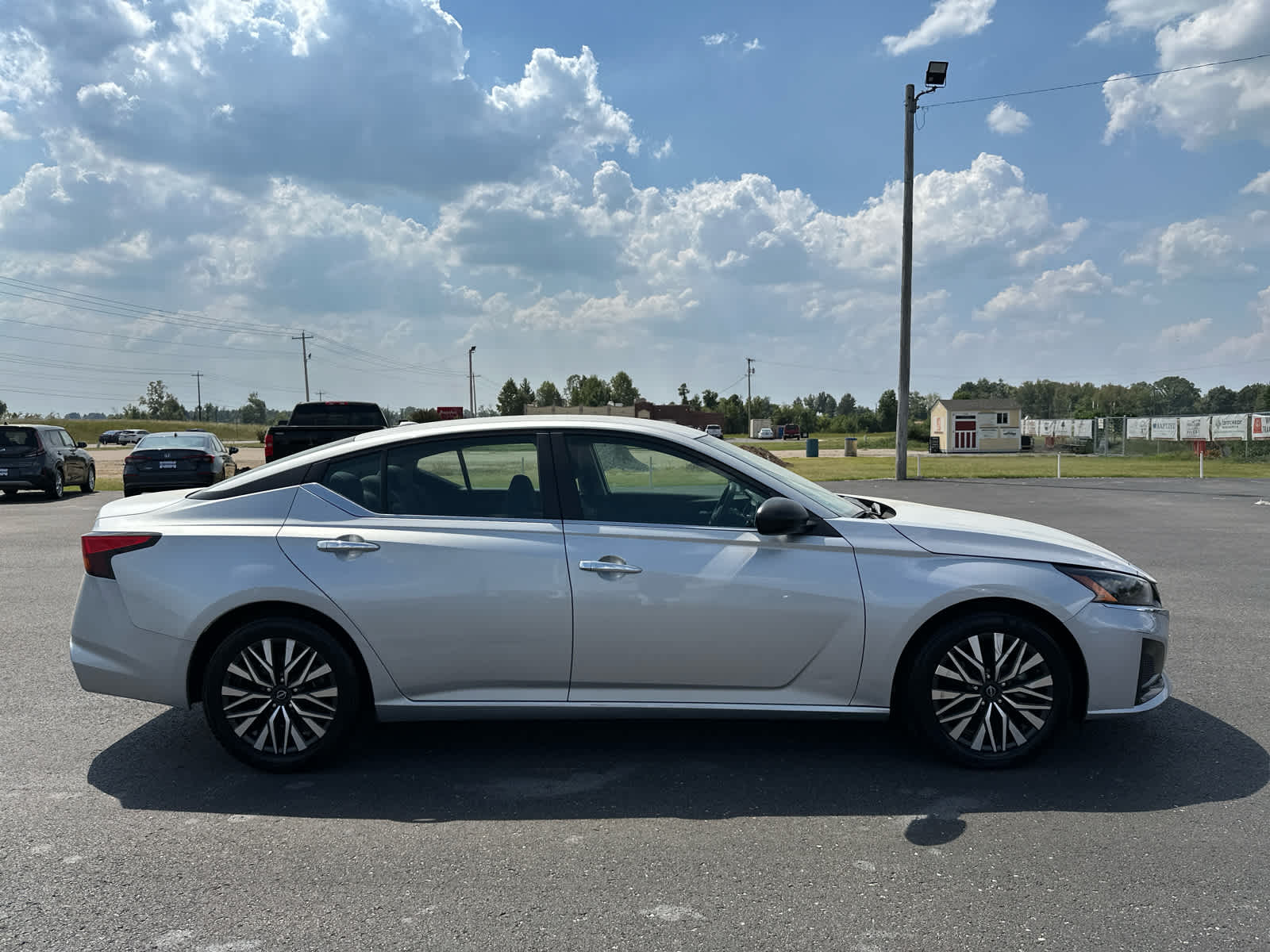 2024 Nissan Altima 2.5 SV photo 2