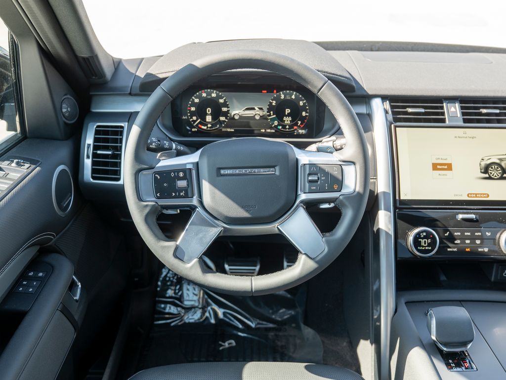 2025 Land Rover Discovery SE photo 8