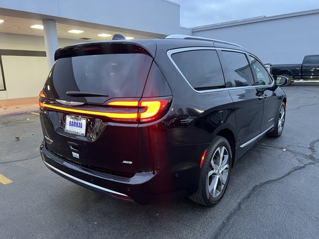 2024 Chrysler Pacifica Pinnacle photo 3