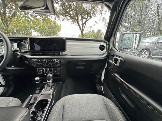 2024 Jeep Wrangler Sahara 4xe photo 28