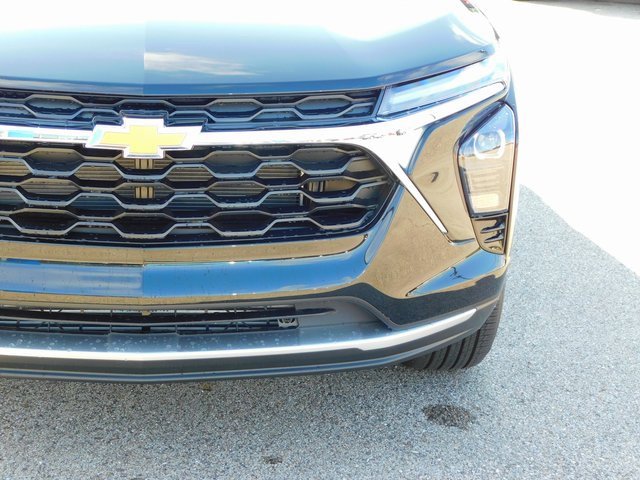 2025 Chevrolet Trax LT photo 9