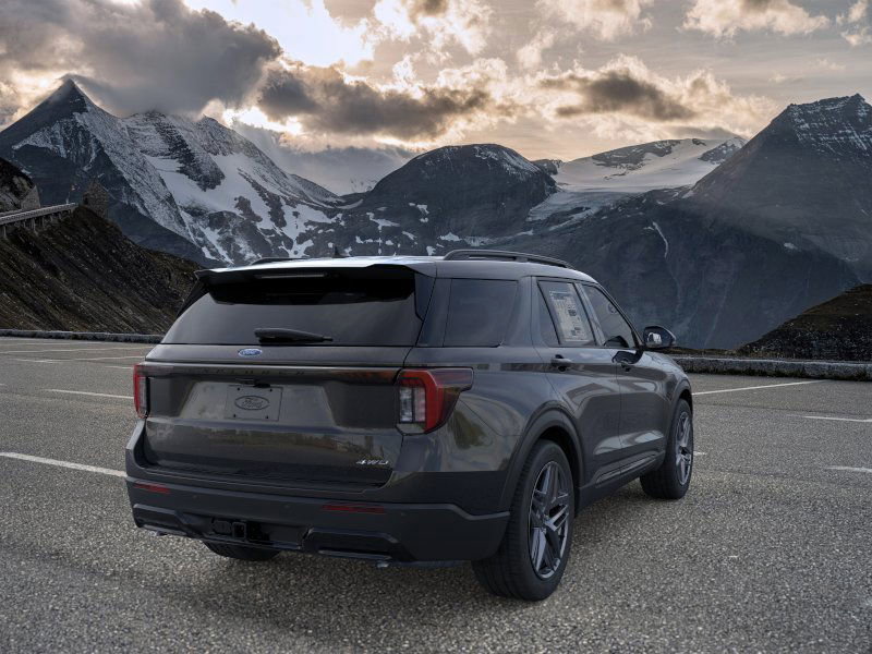 2025 Ford Explorer ST-Line photo 8