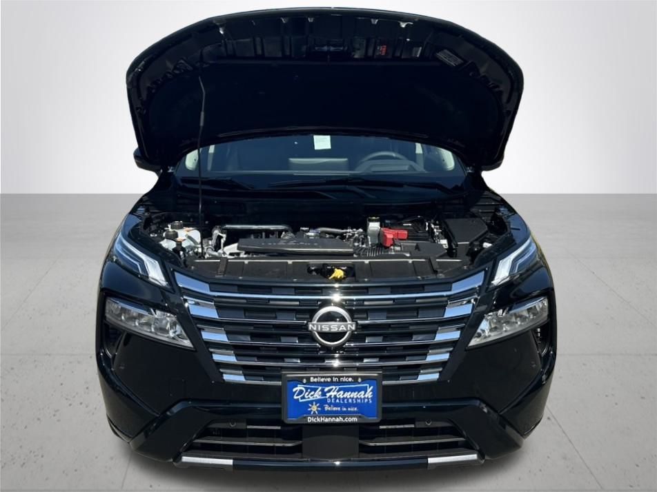 2026 Nissan Rogue Platinum photo 2