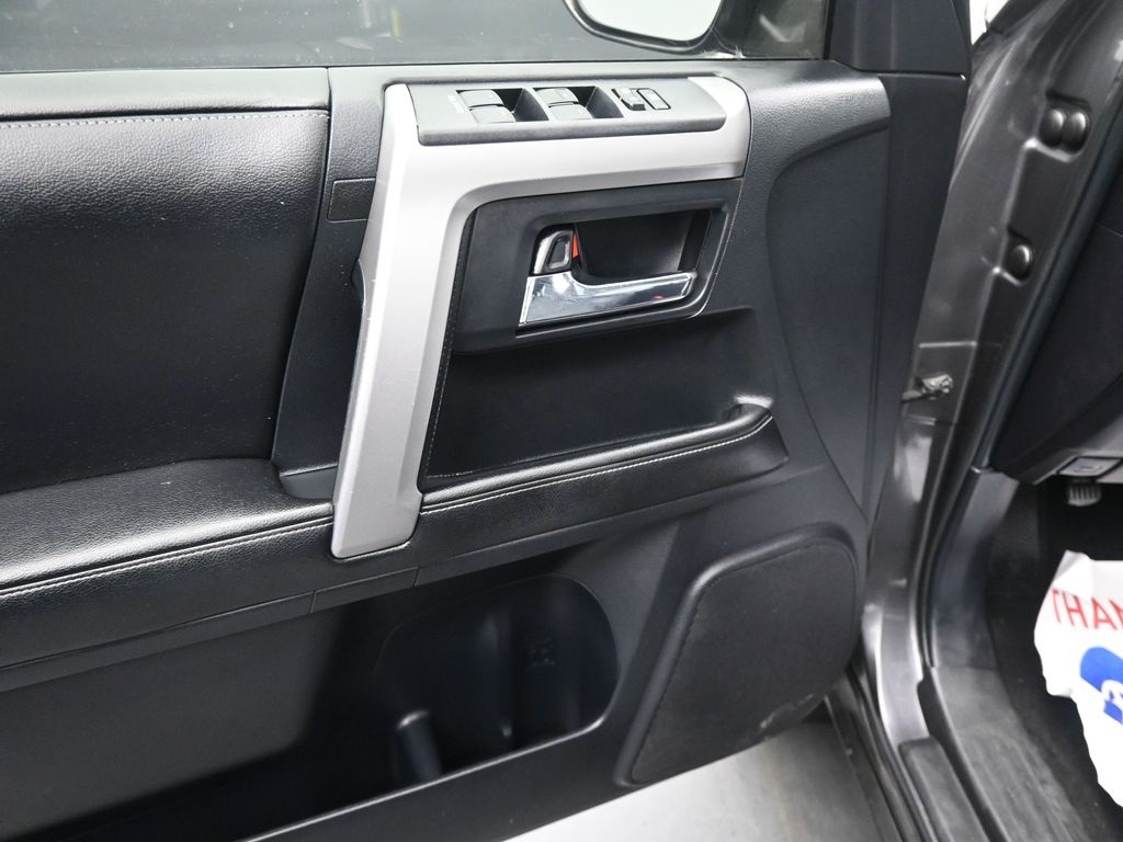 2014 Toyota 4Runner SR5 photo 15