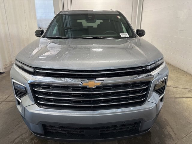 2026 Chevrolet Traverse photo 2