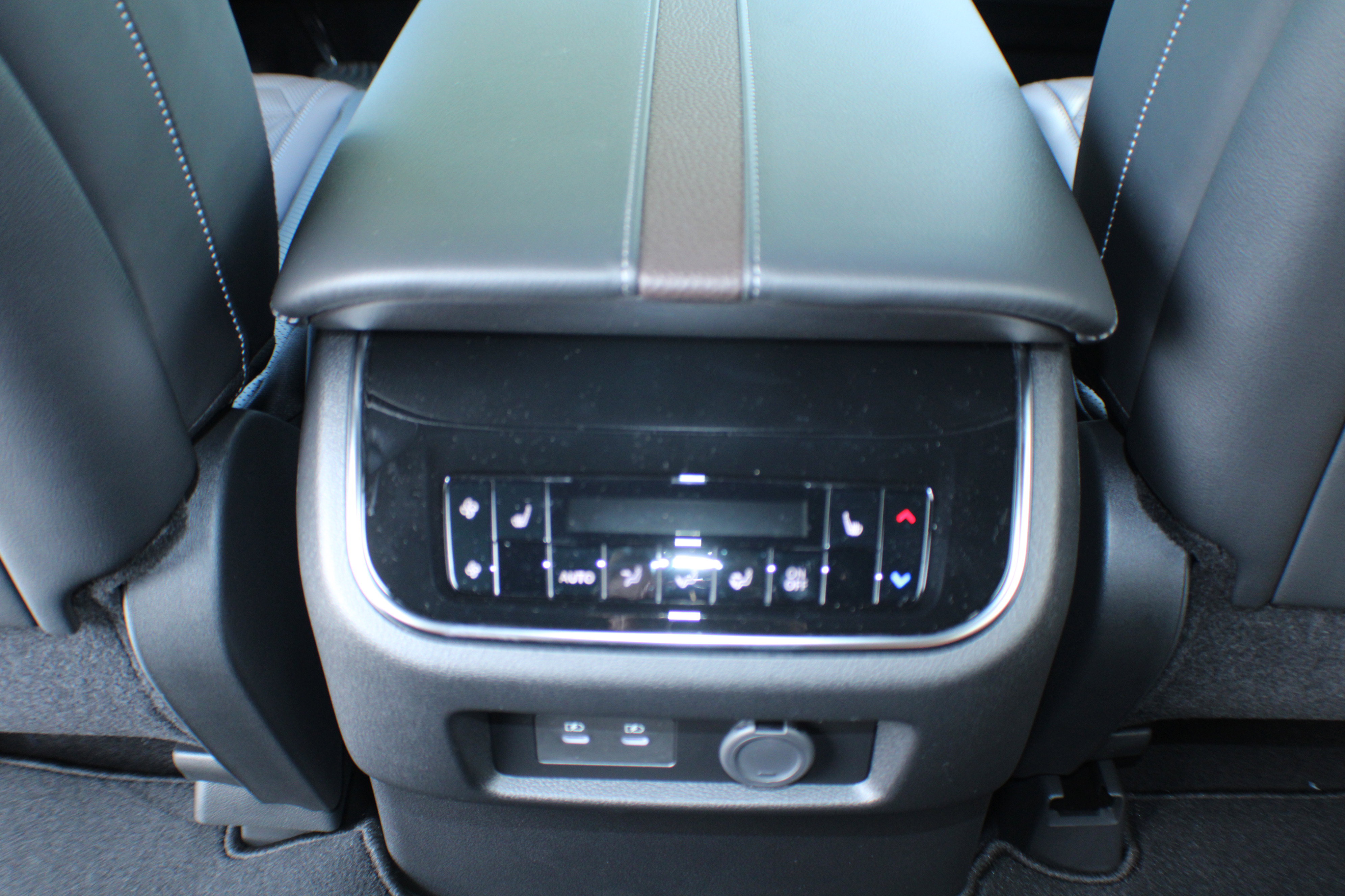 2025 Nissan Armada Platinum Reserve photo 7