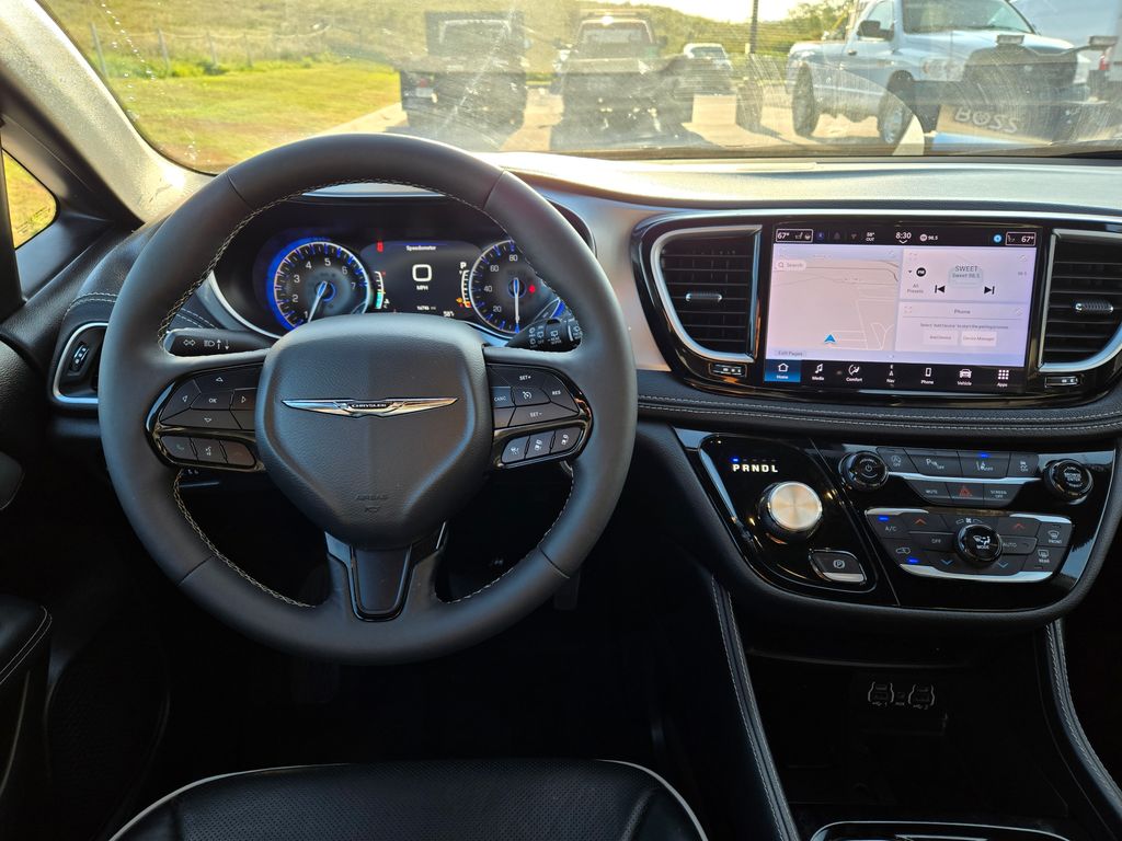 2025 Chrysler Pacifica Limited photo 16