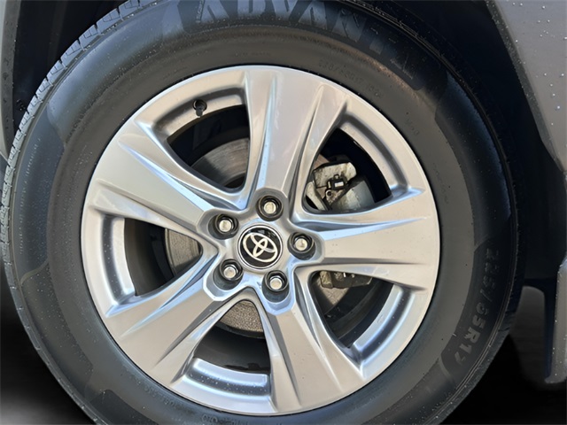 2023 Toyota RAV4 XLE photo 8