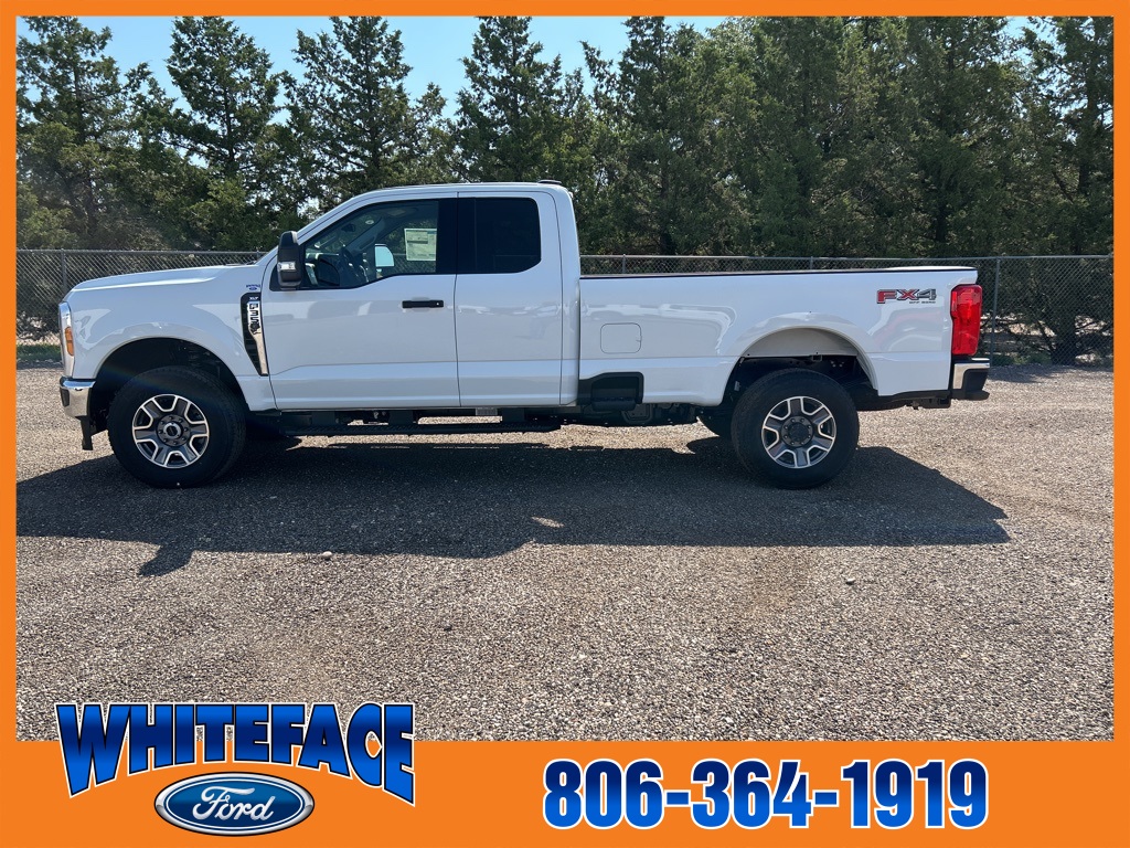 2025 Ford F-350 XLT photo 2