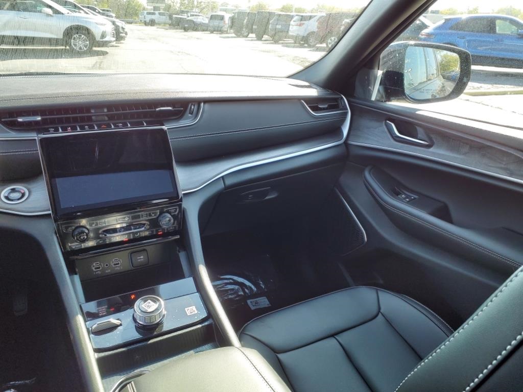 2025 Jeep Grand Cherokee Limited photo 15