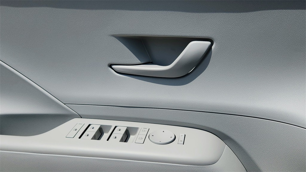 2025 Hyundai Kona SEL photo 21