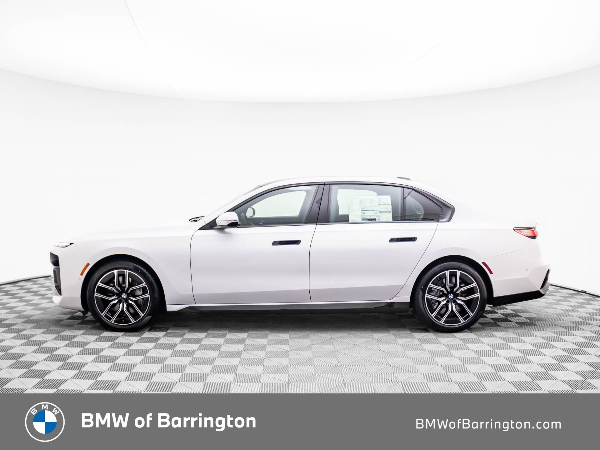 New 2025 Mineral White Metallic BMW 760i xDrive image 2
