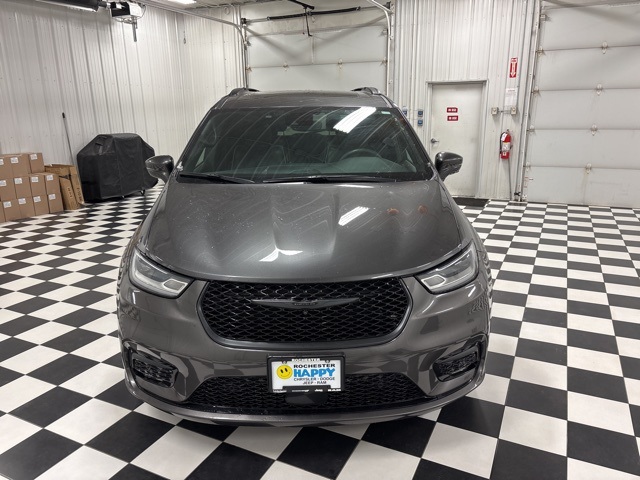 Used 2022 Chrysler Pacifica Limited with VIN 2C4RC3GG6NR156396 for sale in Rochester, Minnesota