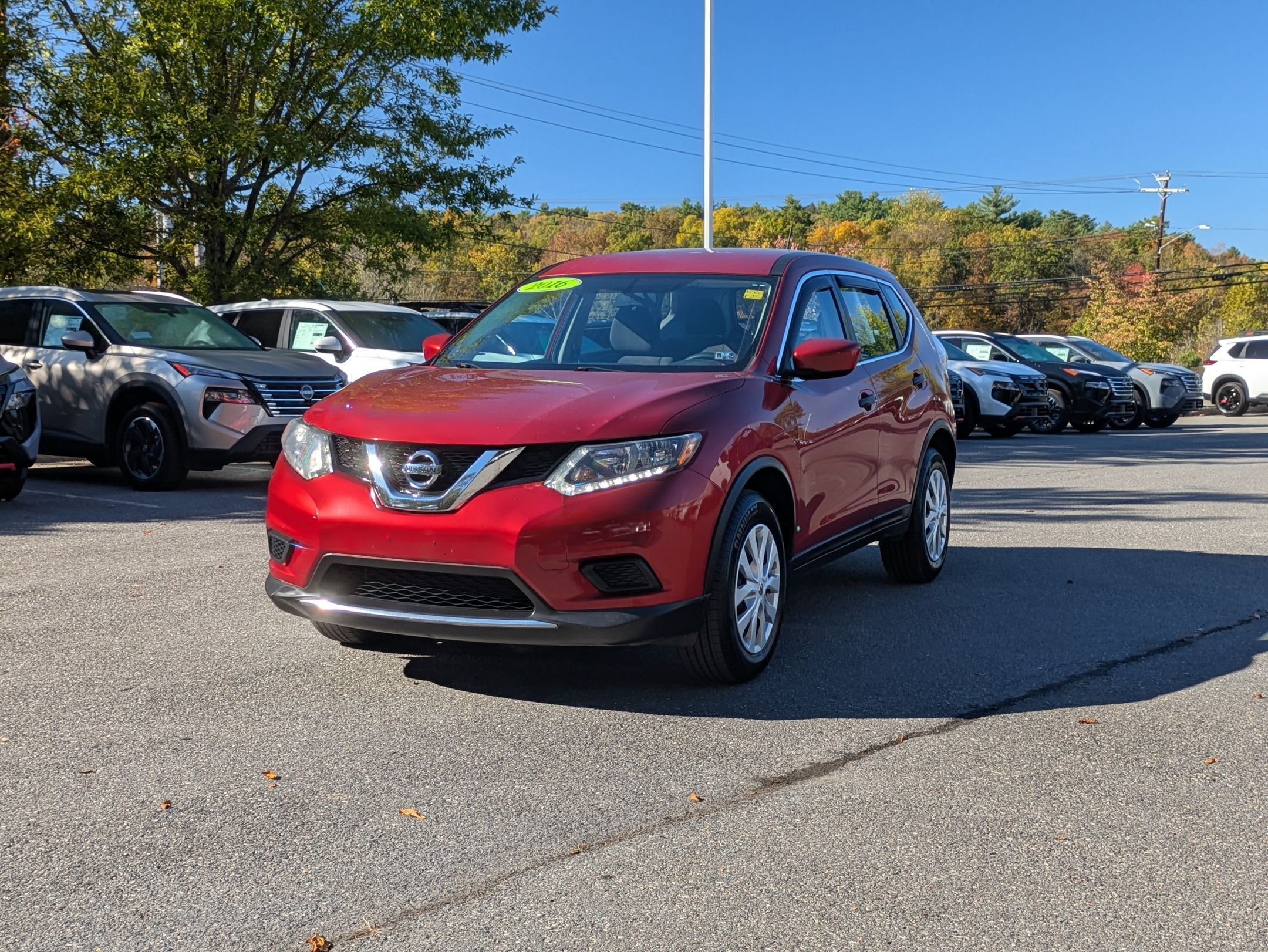 2016 Nissan Rogue S photo 2