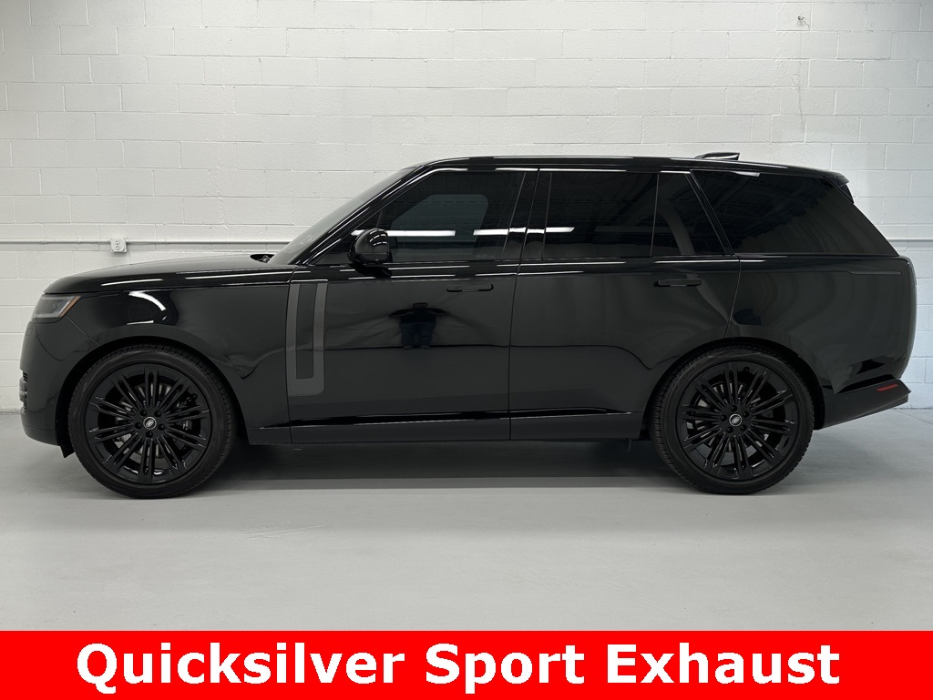 2023 Land Rover Range Rover SE photo 3