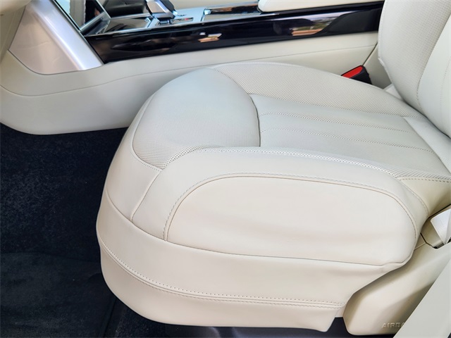 2025 Land Rover Range Rover SE photo 15