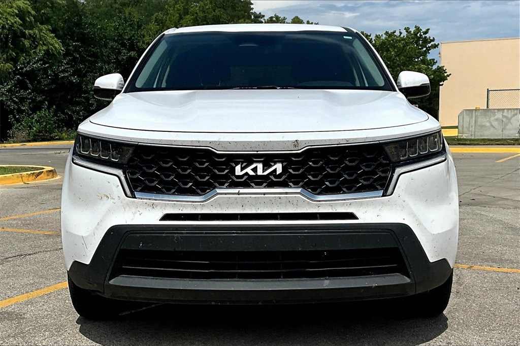 Used 2022 Kia Sorento LX with VIN 5XYRGDLC8NG082786 for sale in Kansas City