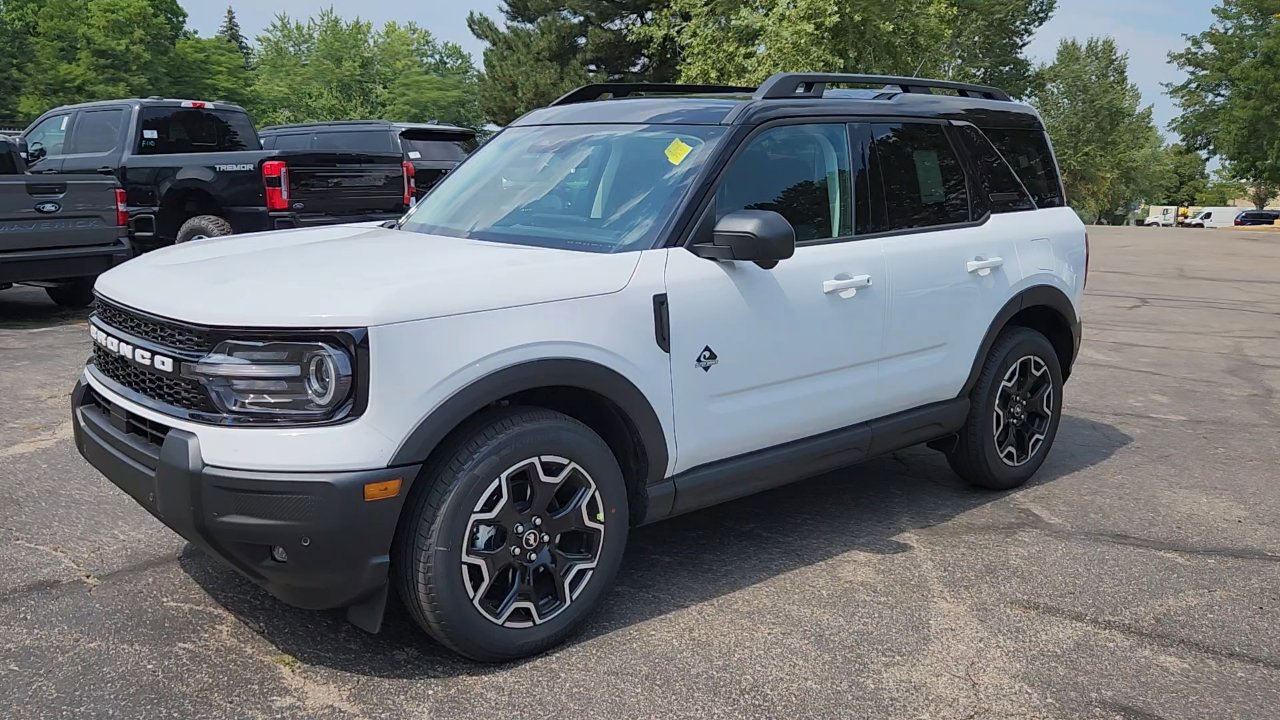 2025 Ford Bronco Sport Outer Banks photo 2