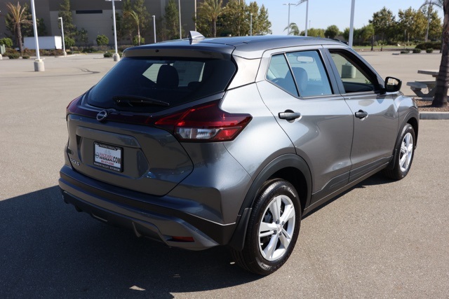 2025 Nissan Kicks Play S photo 3