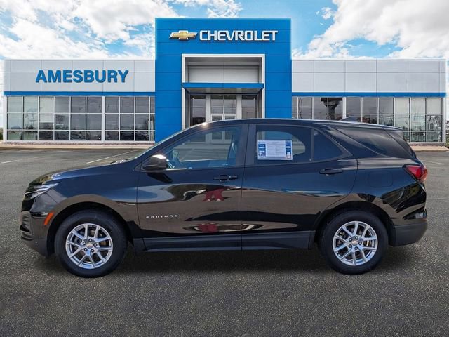 2022 Chevrolet Equinox LS photo 2
