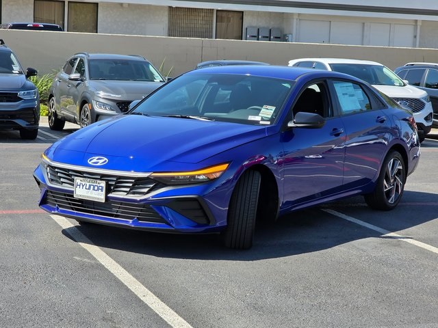 2025 Hyundai Elantra SEL Sport photo 4