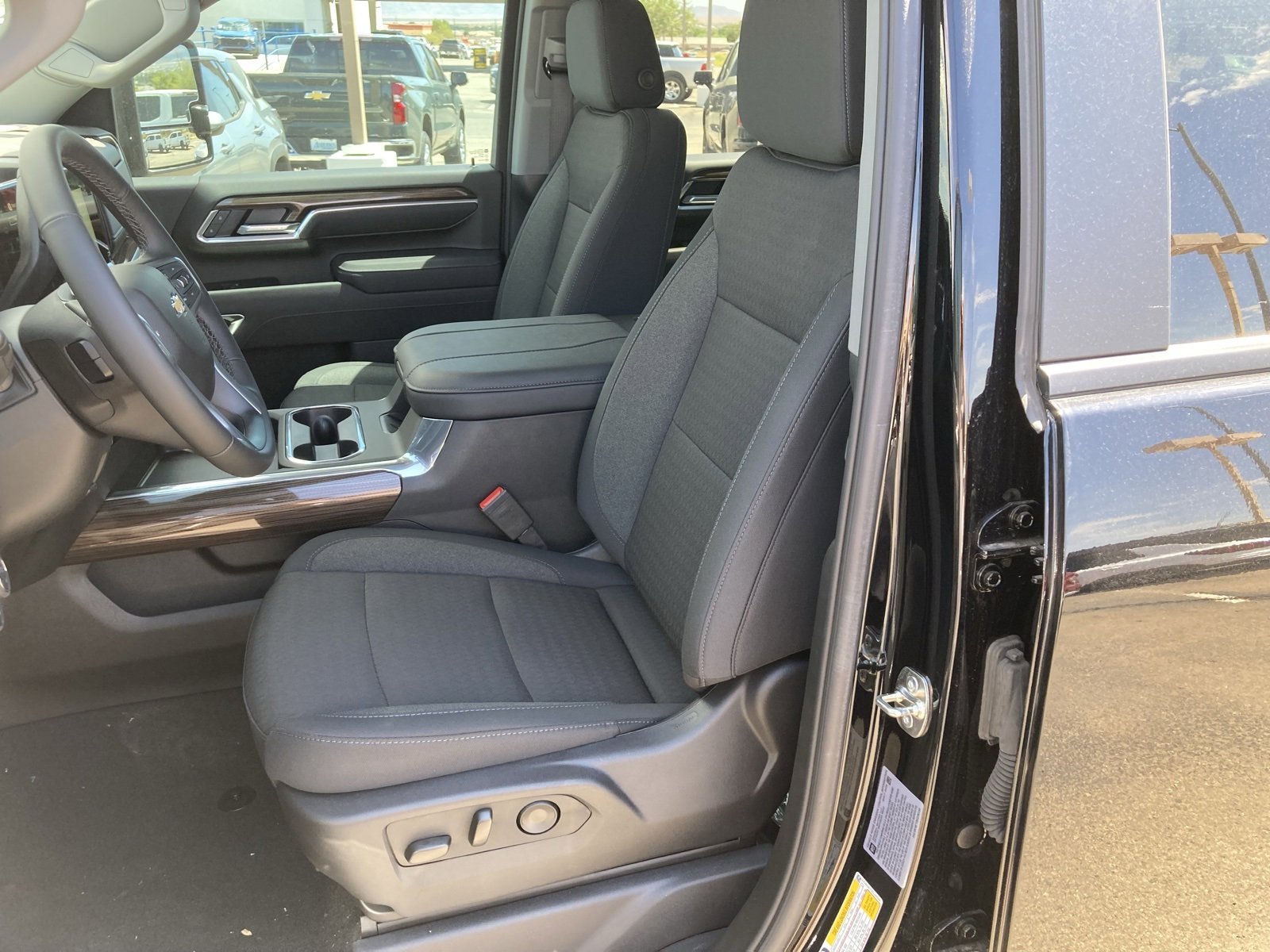 2025 Chevrolet Silverado 2500HD LT photo 32