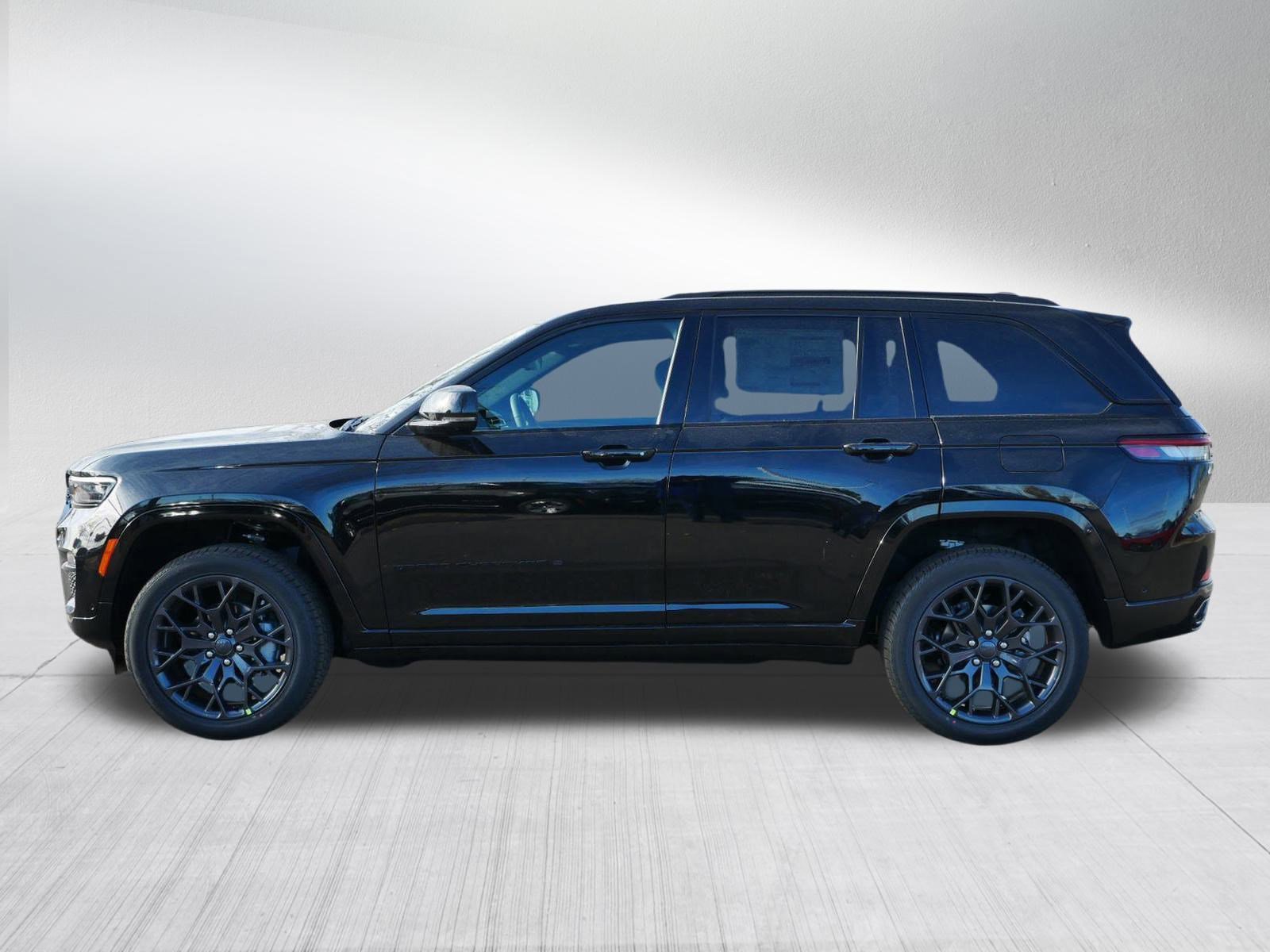 2025 Jeep Grand Cherokee Summit photo 4