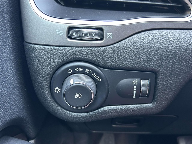 2019 Jeep Cherokee Latitude photo 28