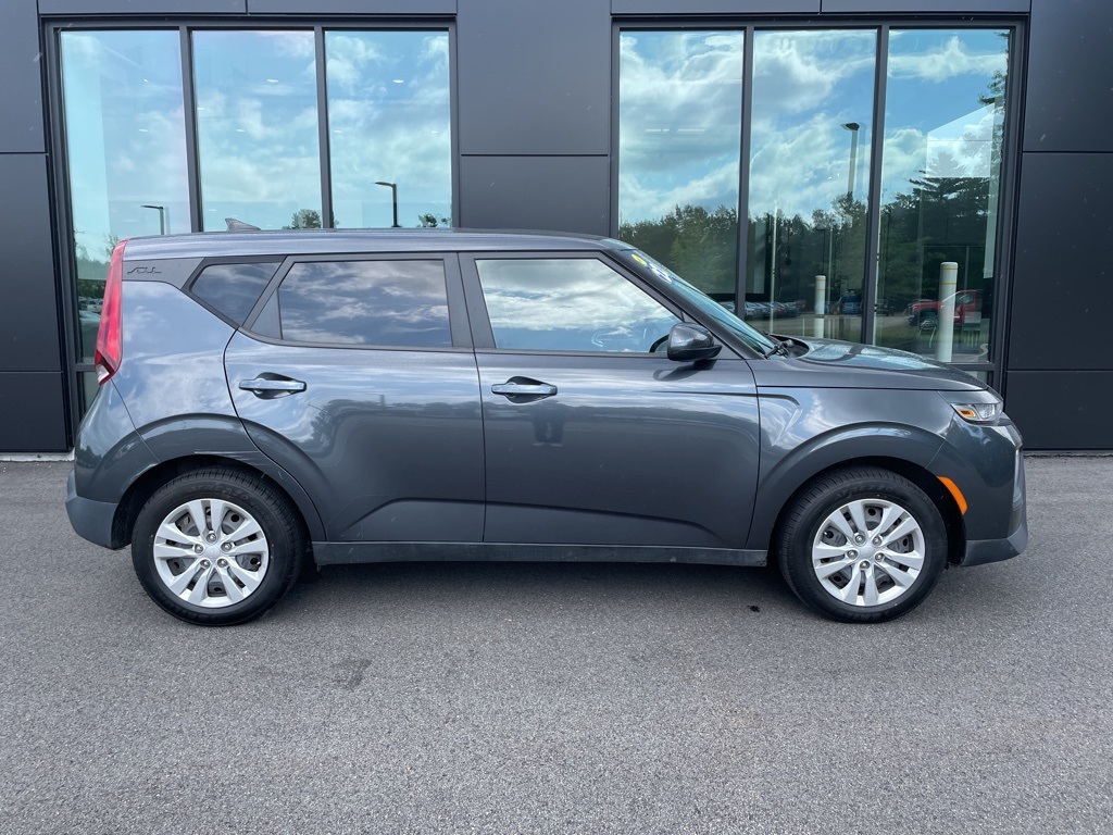 2022 Kia Soul LX photo 2
