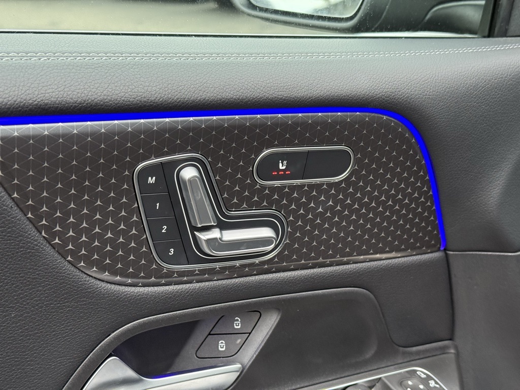 2024 Mercedes Benz GLB 250 4MATIC photo 2