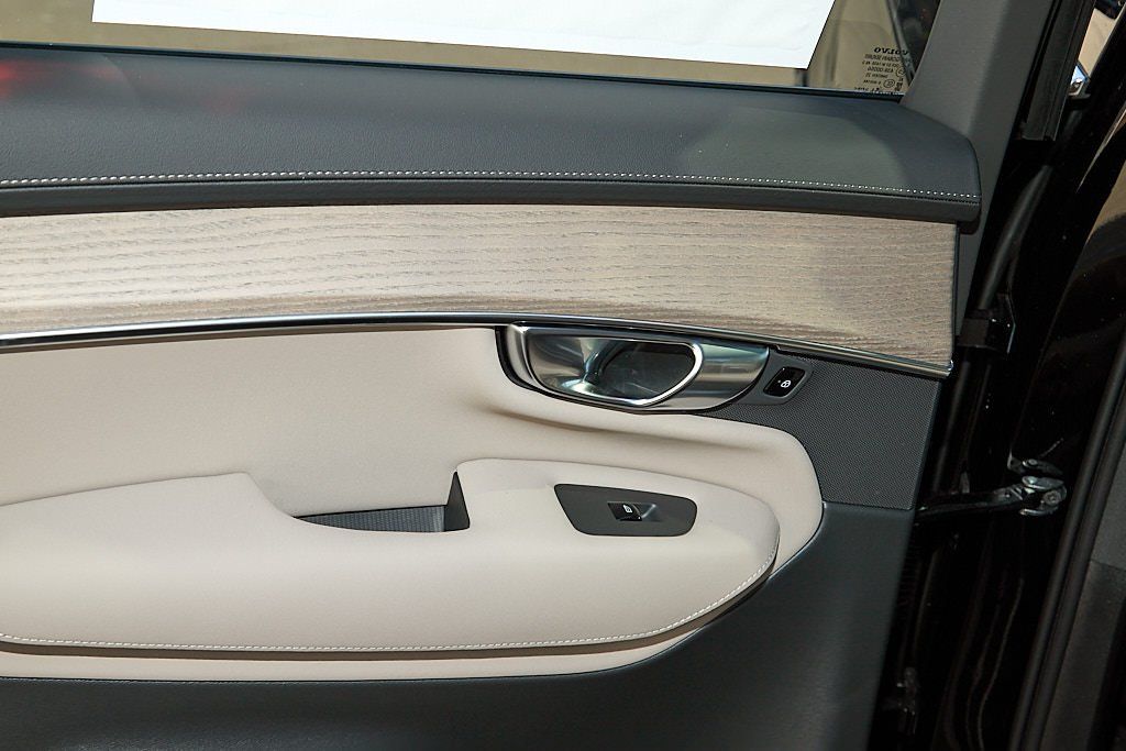 2026 VOLVO XC90 - Image 18