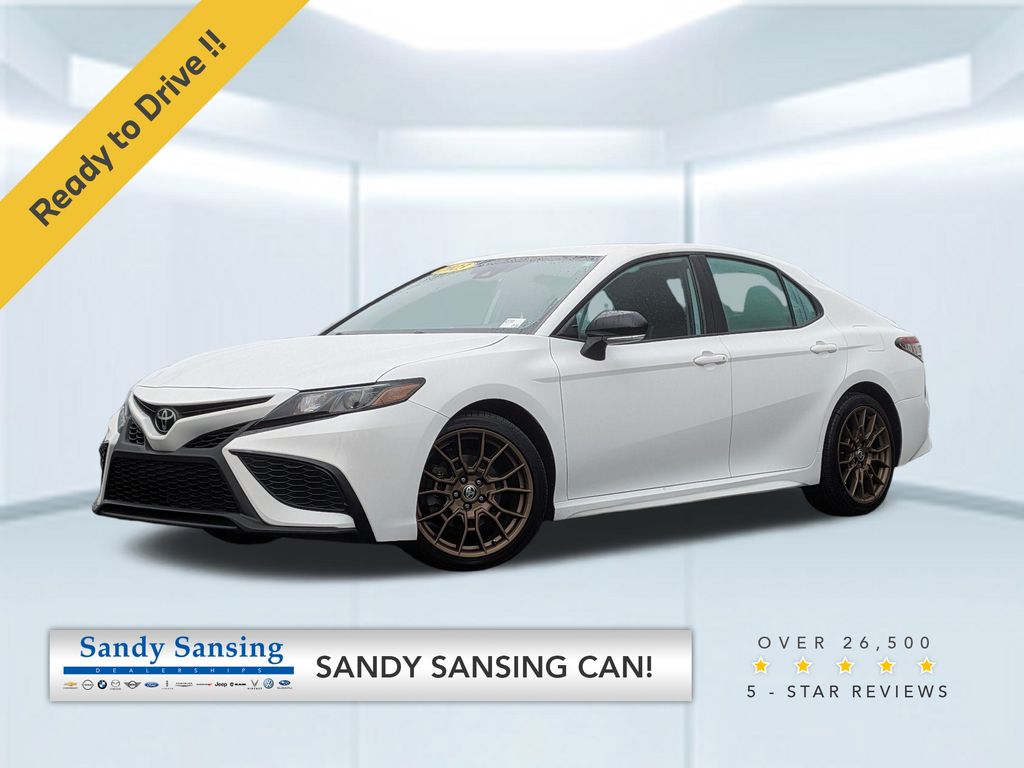 2023 Toyota Camry SE's photo