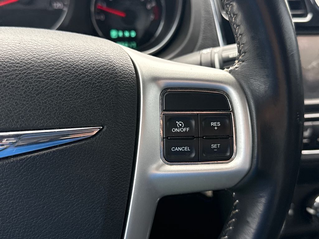 2012 Chrysler 200 S photo 19