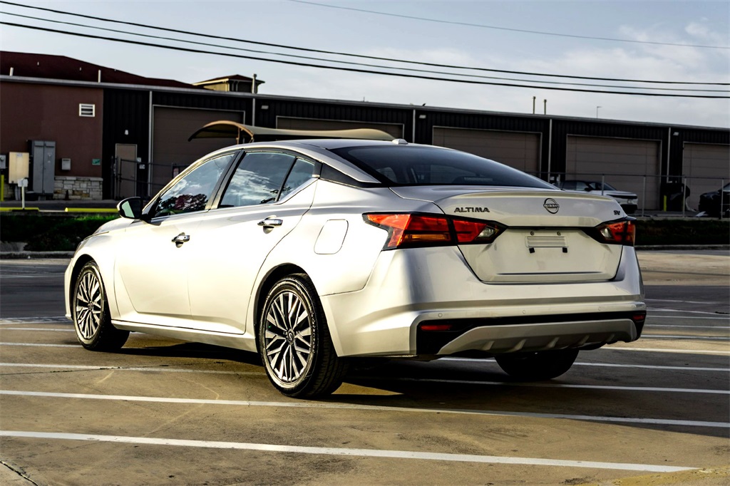 2023 Nissan Altima 2.5 SV photo 7