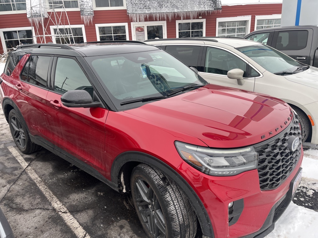 2025 Ford Explorer ST's photo