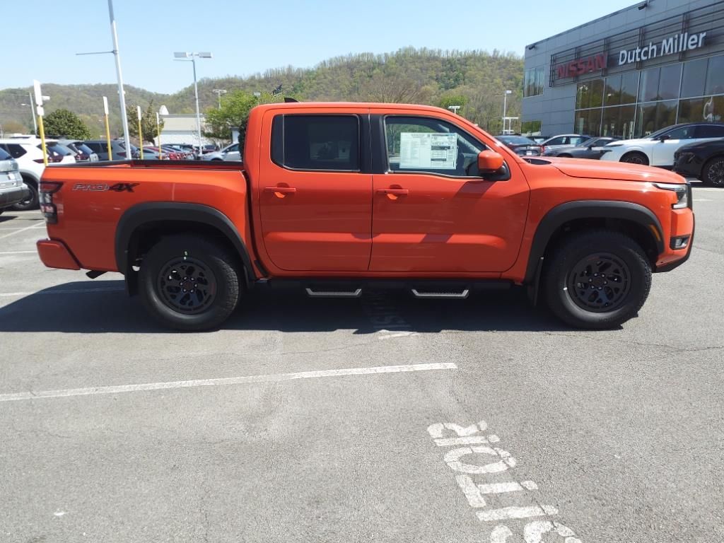2025 Nissan Frontier Crew Cab PRO-4X photo 2