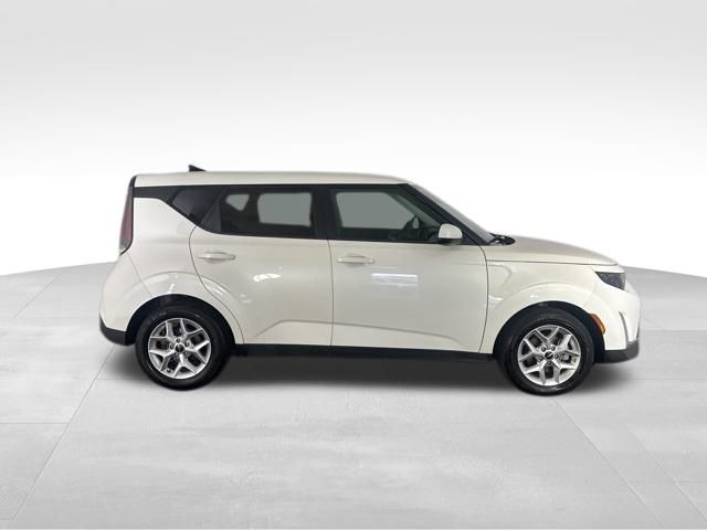 2023 Kia Soul LX photo 4