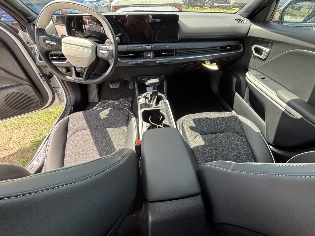 2025 Kia K4 GT-Line photo 10