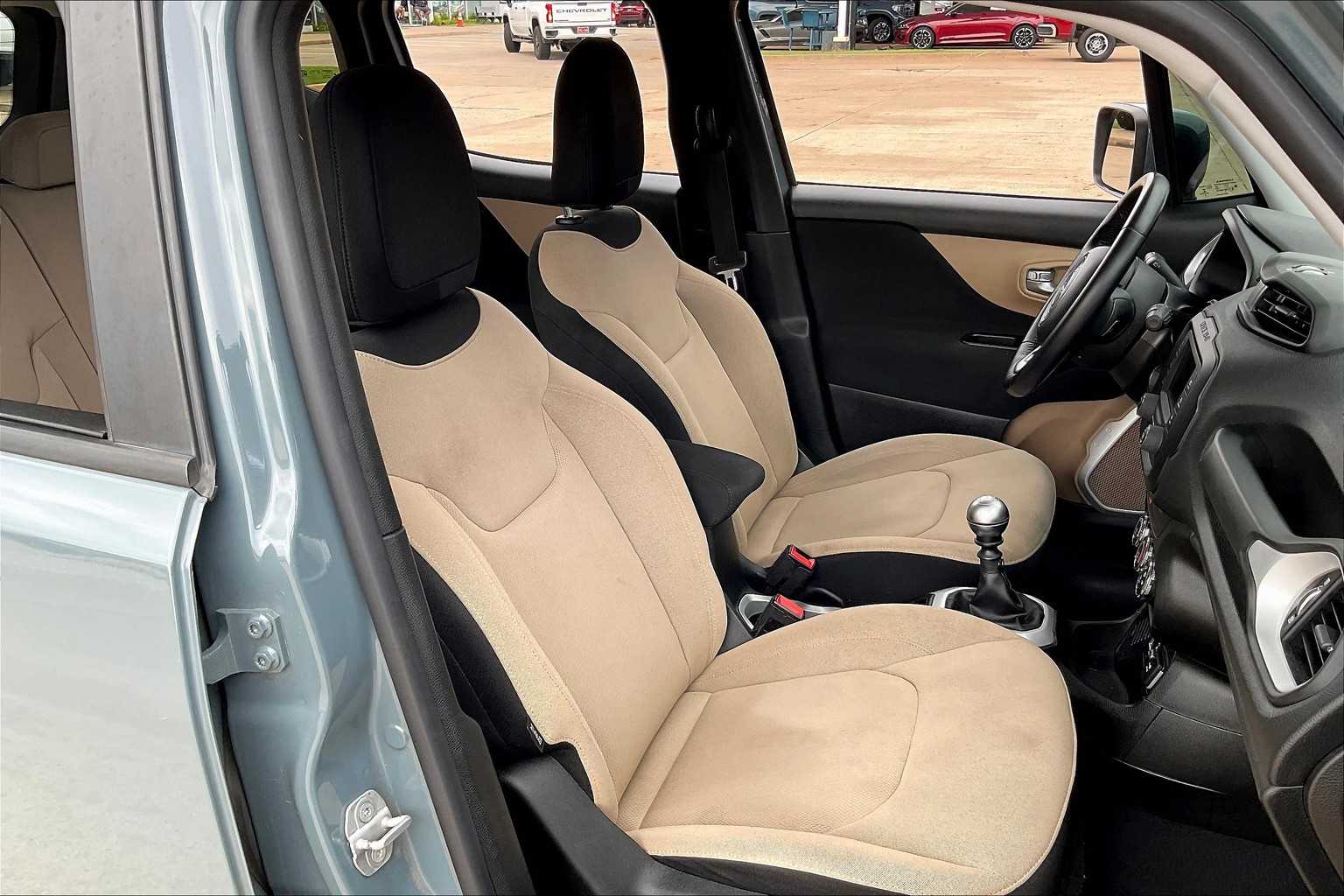 2017 Jeep Renegade Latitude North Edition photo 8