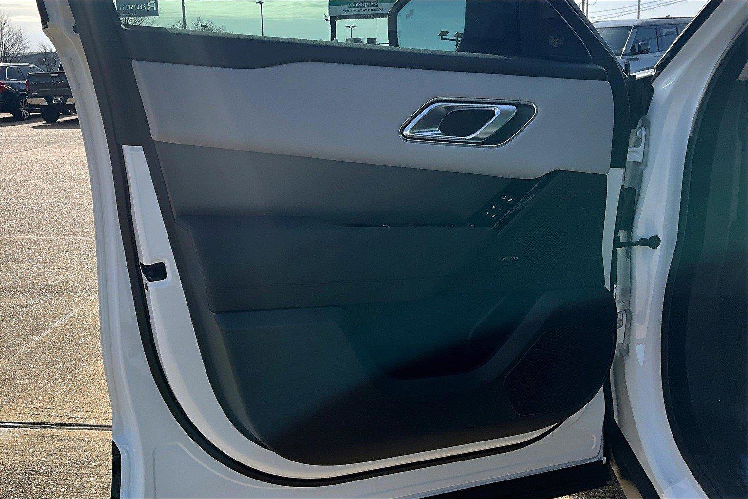 2025 Land Rover Range Rover Velar SE photo 10