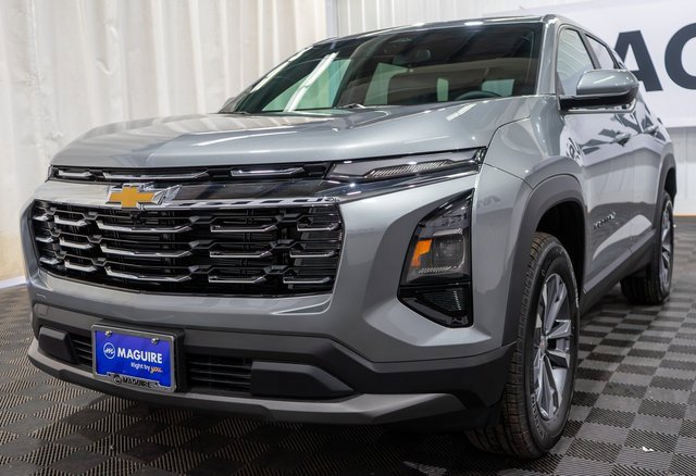 2026 Chevrolet Equinox LT photo 2