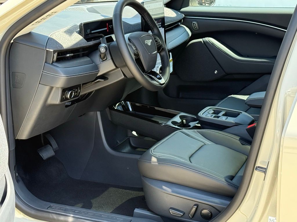 2025 Ford Mustang Mach-E Premium photo 6