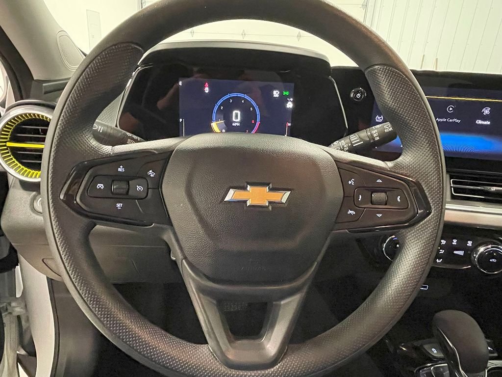 2024 Chevrolet Trax LT photo 18