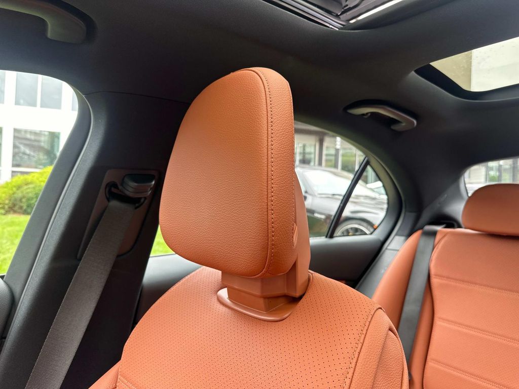 2025 Mercedes Benz C 300 4MATIC photo 33