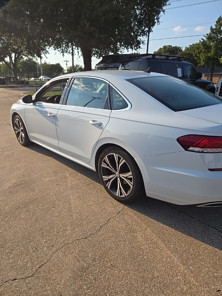 2021 Volkswagen Passat 2.0T SE photo 3